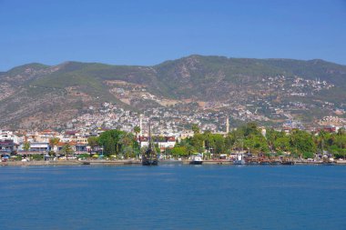 Hindi. Alanya. 09.13.21. Deniz manzaralı şehir manzarası.
