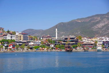 Hindi. Alanya. 09.13.21. Deniz manzaralı şehir manzarası.