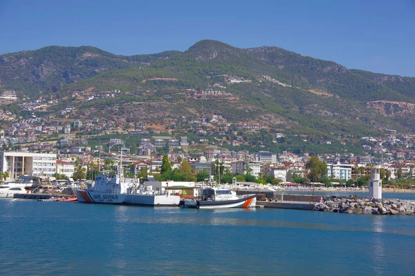 土耳其 Alanya 从海上俯瞰城市和游艇 — 图库照片