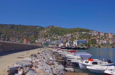 Hindi. Antalya. 09.15.21. Rıhtımdaki teknelerin manzarası.