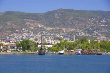 Hindi. Alanya. 09.13.21. Deniz manzaralı şehir manzarası.