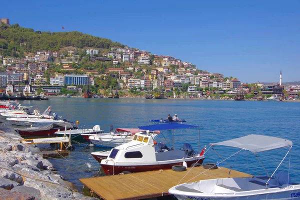 土耳其 Alanya 站在船坞上的船只的景象 — 图库照片