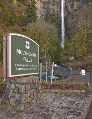 Multnomah falls oregon.