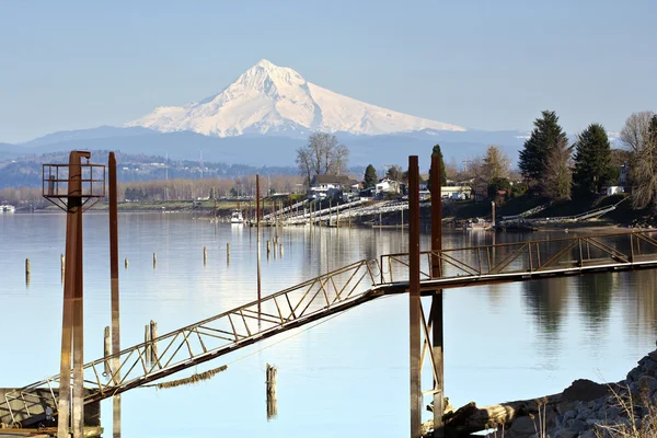 Mt. Hood and marine drive Portland Oregon. — Stock Photo, Image