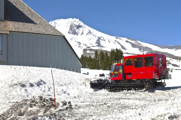 Oregon kar pulluk, timberline lodge. — Stok fotoğraf