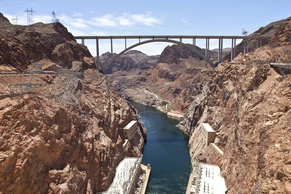 Connexion de deux états Hoover Dam pont . — Photo