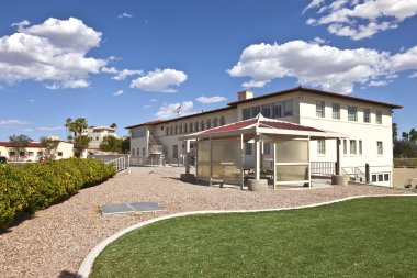 devlet daireleri arka bahçesinde boulder city nevada.