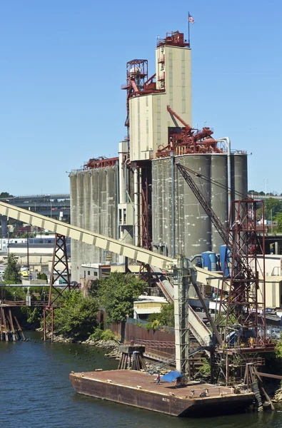 Graanelevator dispenser portland of. — Stockfoto