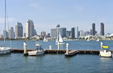 San diego manzarası ve küçük bir marina.