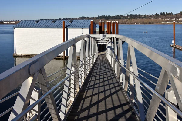 Voetgangers stalen ladder en staat parken oregon. — Stockfoto