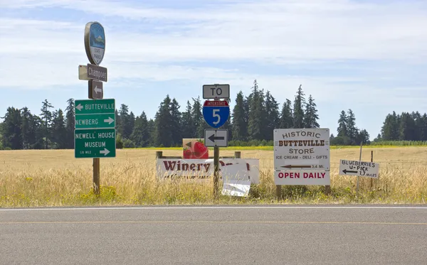 Уличные знаки Willamette Valley Oregon . — стоковое фото