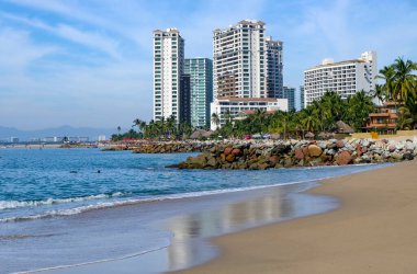 Meksika tatili Puerto Vallarta plajları tatil beldeleri ve mimari. 