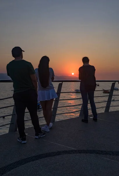 在墨西哥瓦利亚塔港享受日落时刻 — 图库照片