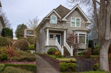 Büyük ev Highland Drive mahallesi Kraliçe Anne Seattle Washington 'da.