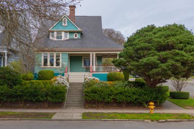 Büyük ev Highland Drive mahallesi Kraliçe Anne Seattle Washington 'da.