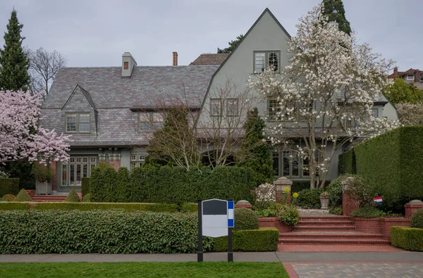 Large Home Highland Drive Residential Neighborhood Queen Anne Seattle Washington — Stock Photo, Image