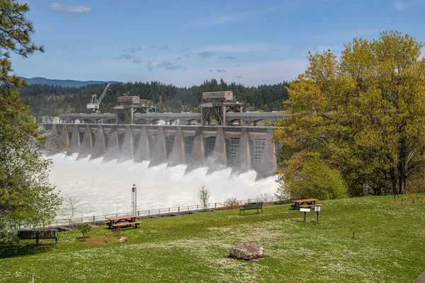 Bonneville Dam Releasing Water Dam Gates Oregon State — стокове фото