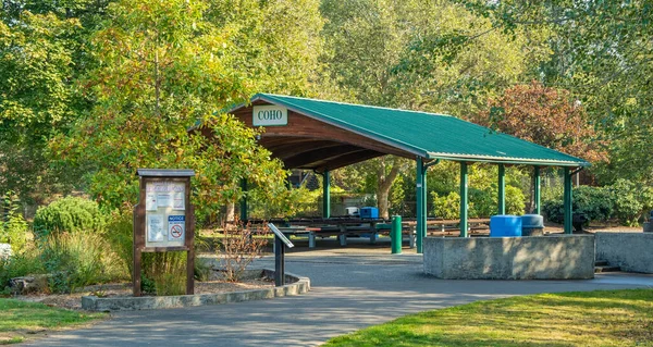 Gresham Oregon şehri ana şehir parkı ve piknik alanı. 