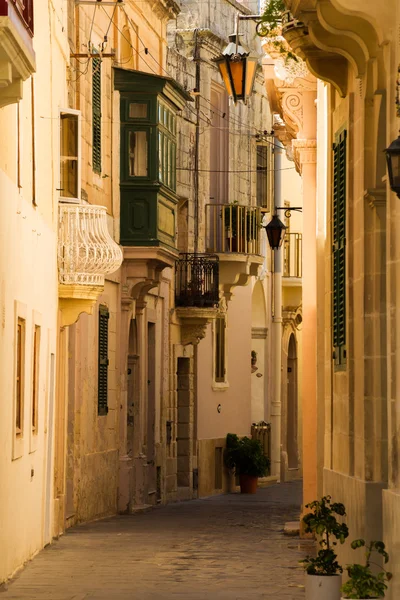 Malta bir kasabasında boş lane — Stok fotoğraf