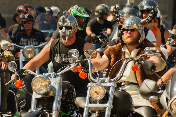 Avrupa bikeweek törende motorcu
