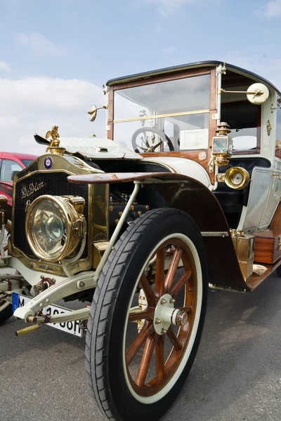 Beautiful vintage car at Munich spring festival — Stock Photo, Image