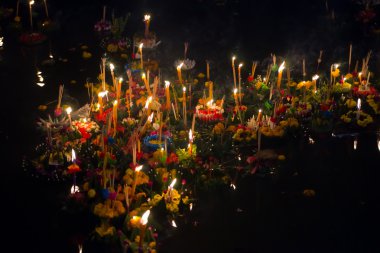 Loy krathong tekneler