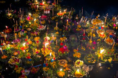 Loy krathong tekneler