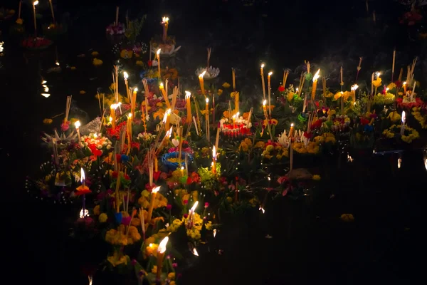 Loy krathong tekneler