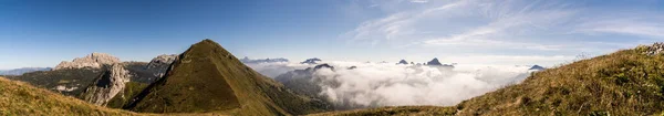 Friuli Talya Daki Monte Zermula Dan Iki Tepe Arasında Parlayan — Stok fotoğraf