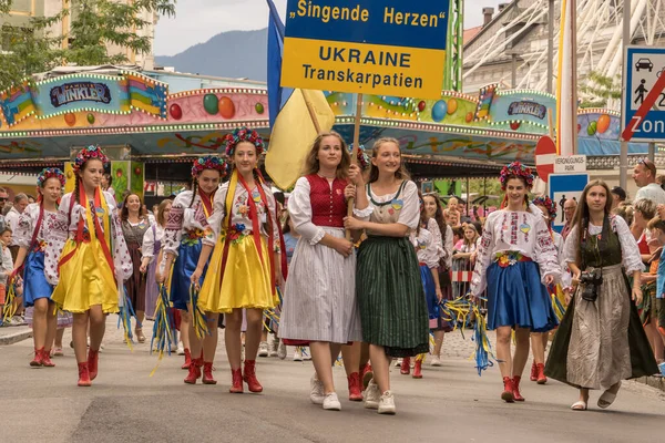 Villach Austria August 2022 Girls Ukraine Joining Procession Villacher Kirchtag — Stock fotografie