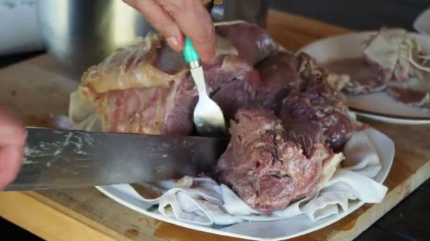 Cooking cappello del prete boiled meat , traditional dish from northern, Italy — Stok video