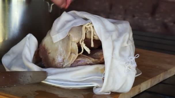 Cooking cappello del prete boiled meat , traditional dish from northern, Italy — Stok video