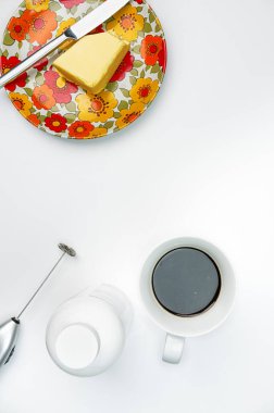 Enerji verici organik kahve maddeler tereyağı ile yapılan ve Hindistan cevizi yağı beyin etkinliği artırmak için konsantre,