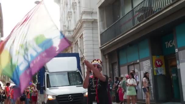 Cremona Pride Regnbågsstad Som Hyllar Stolthet Gator Fulla Människor Som — Stockvideo