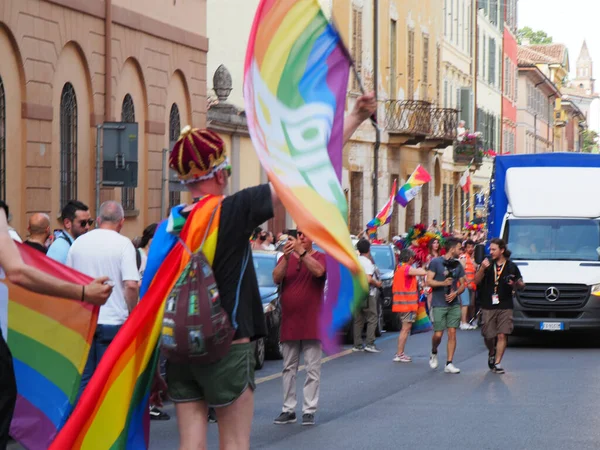 Cremona Pride Regnbågsstad Gatorna Fulla Folk Som Firar Dagen Tillägnad — Stockfoto