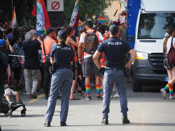 Cremona Pride Regnbågsstad Gatorna Fulla Folk Som Firar Dagen Tillägnad — Stockfoto