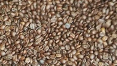 Kahverengi kahve çekirdekleri yakın plan.