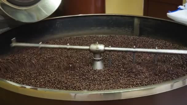 Braune Geröstete Kaffeebohnen Makro Nahaufnahme — Stockvideo
