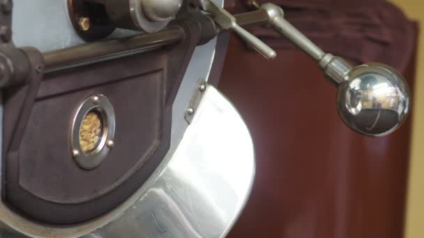 Kahve Kızartma Makinesi Kahve Çekirdeği Pişiriyor — Stok video