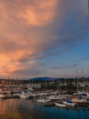 Gün batımında La Spezia 'nın panoramik görüntüsü