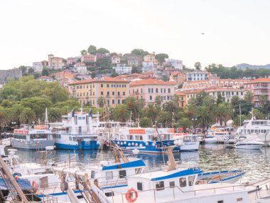 Gün batımında La Spezia 'nın panoramik görüntüsü