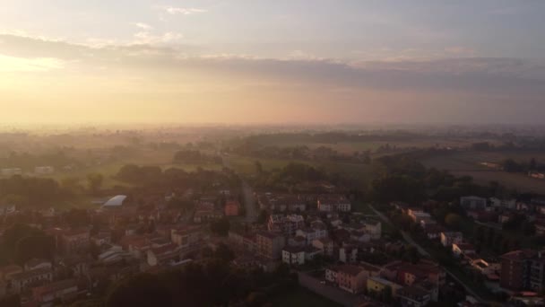 여름철 일출무렵의 크레모나의 — 비디오