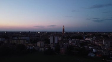 Yazın alacakaranlıkta Cremona 'nın görüntüleri