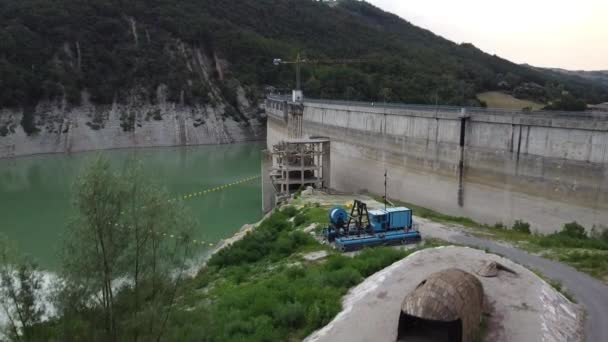 Άποψη Της Τεχνητής Λίμνης Και Του Φράγματος Mignano Στο Castellarquato — Αρχείο Βίντεο