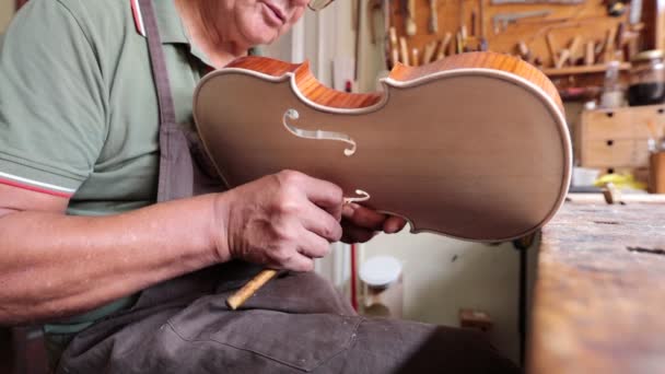 Violinmaker Work His Italian Workshop — Stock Video