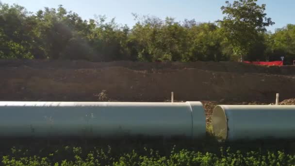 在该国建造灌溉渠道的无人驾驶飞机镜头 — 图库视频影像