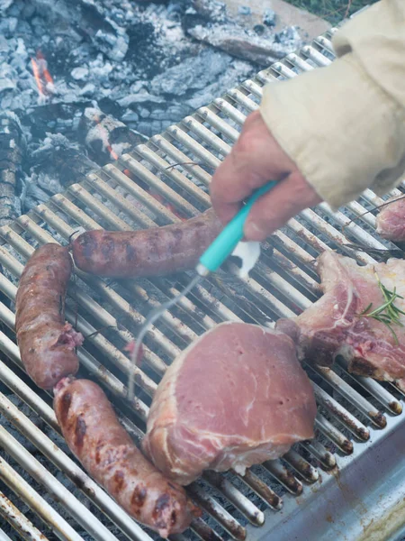 Cottura Carne Maiale Alla Griglia All Aperto Con Carbone — Foto Stock