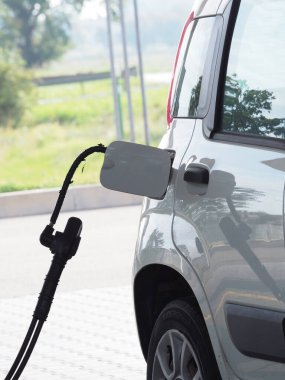 LPG benzin istasyonları ve arabalar