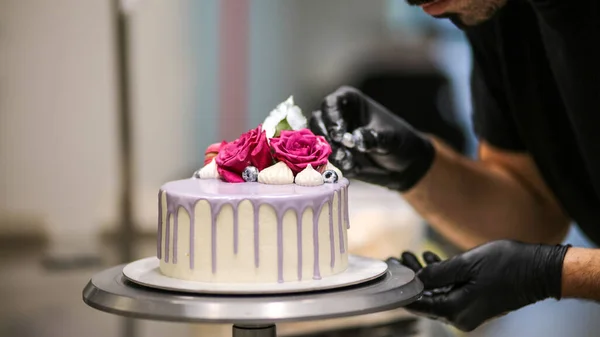 Chef Kok Usign Macaron Bloemen Tekst Teken Voor Een Feest — Stockfoto