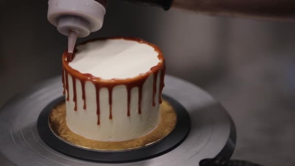 Tårta Designer Jobbet Med Cupcake — Stockvideo